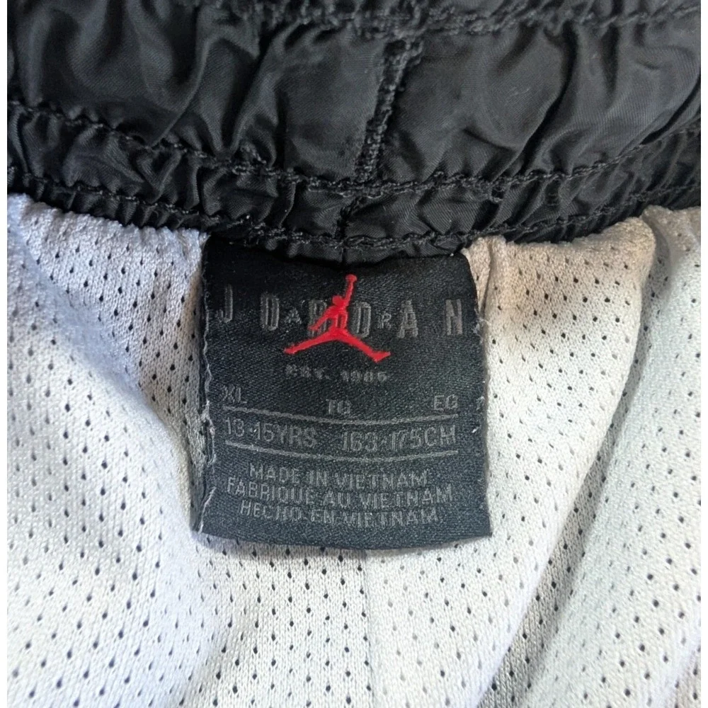Jordan Athletic Shorts Mens Medium Black White Colorblock Jumpman Nylon
